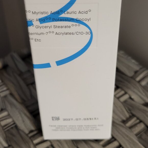 NEW COSRX TRIPLE HYALURONIC MOISTERIZING CLEANSER - Picture 5 of 8